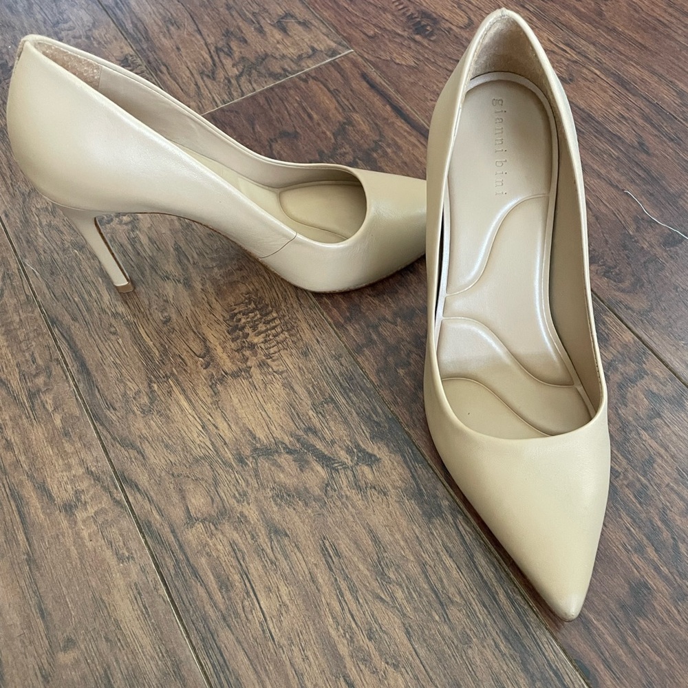 Gianni Bini Tan Pointed Toe Heels